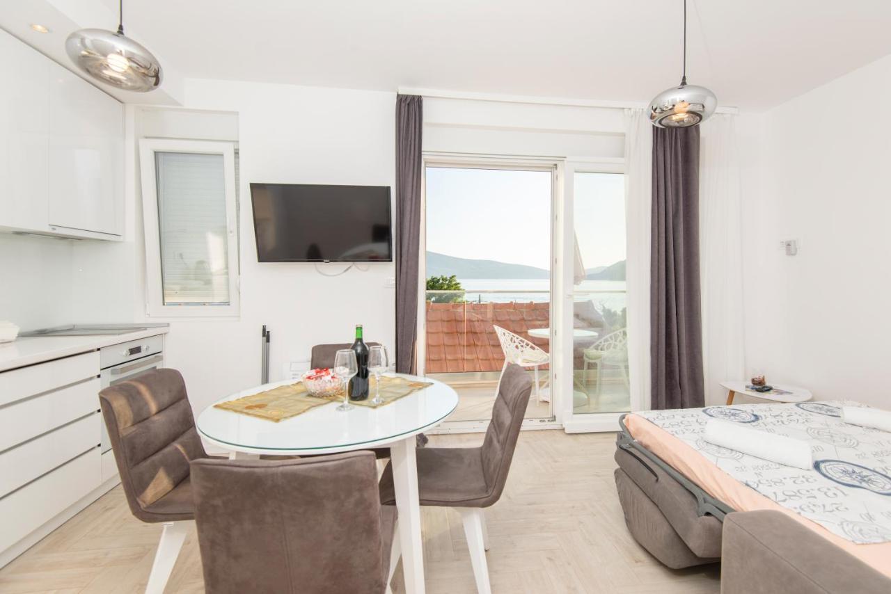 Villa Providenca Apartments Tivat Exterior photo