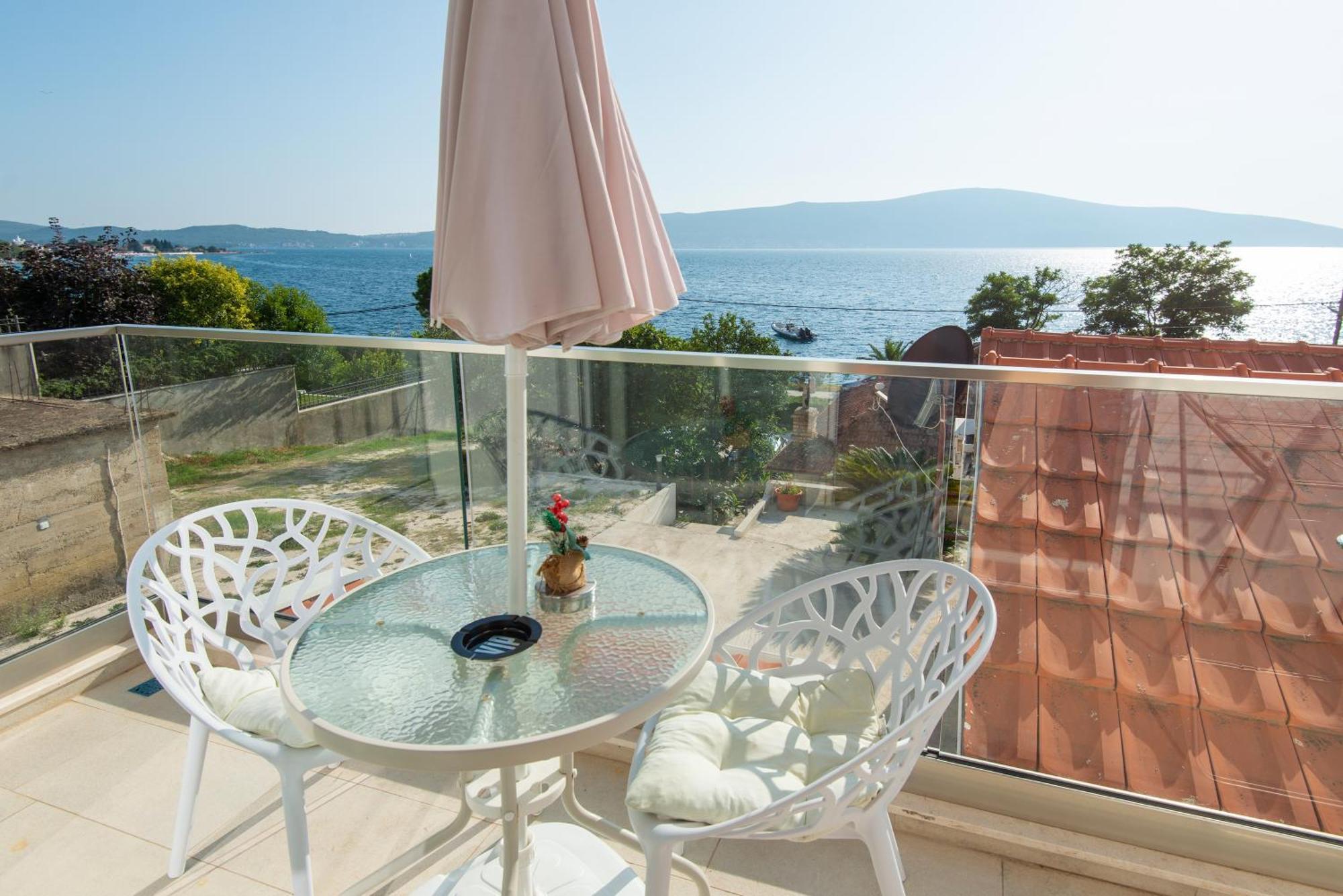 Villa Providenca Apartments Tivat Exterior photo